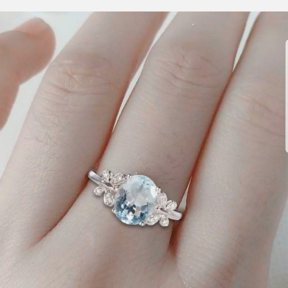 **New silver toned sky blue cubic Zirconia ring - Picture 7 of 12